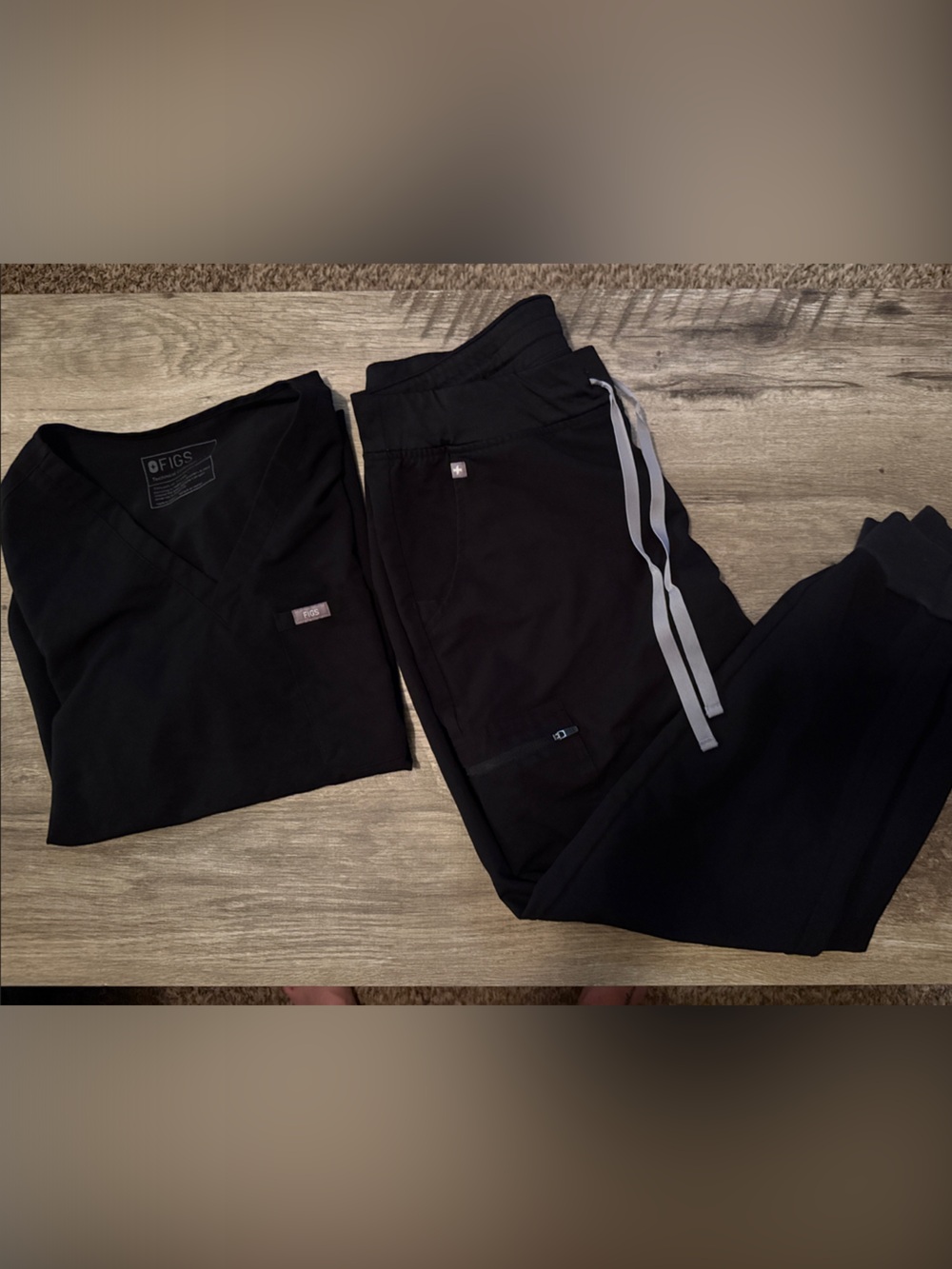 Women’s FIGS black scrub set large